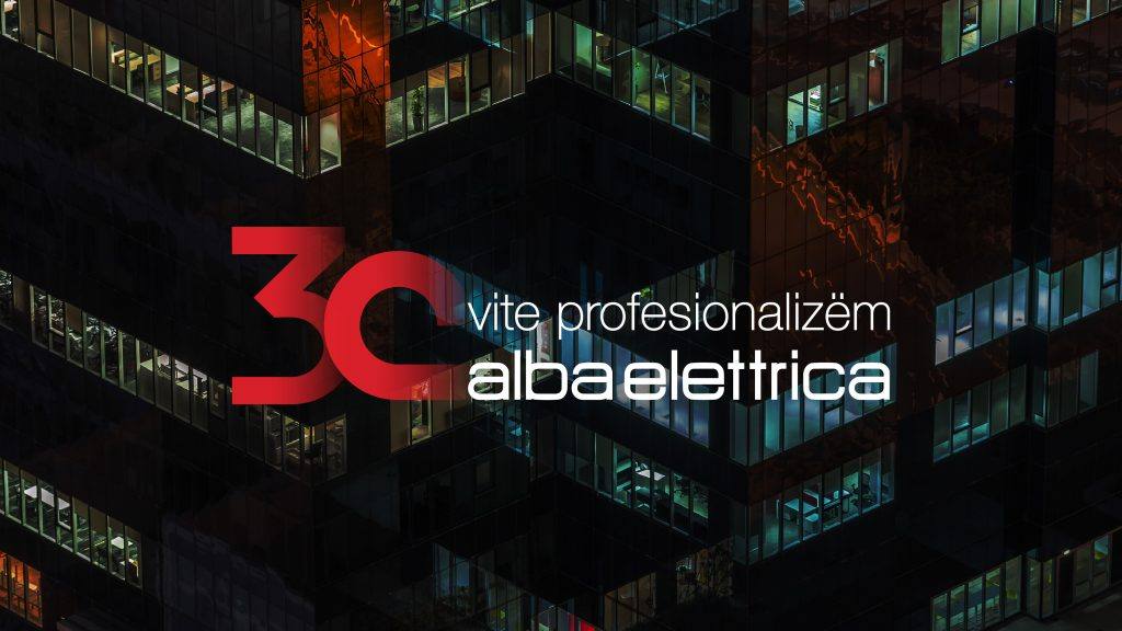 Logo za 30-godišninata na Alba Elettrica nad delovna zgrada nokje